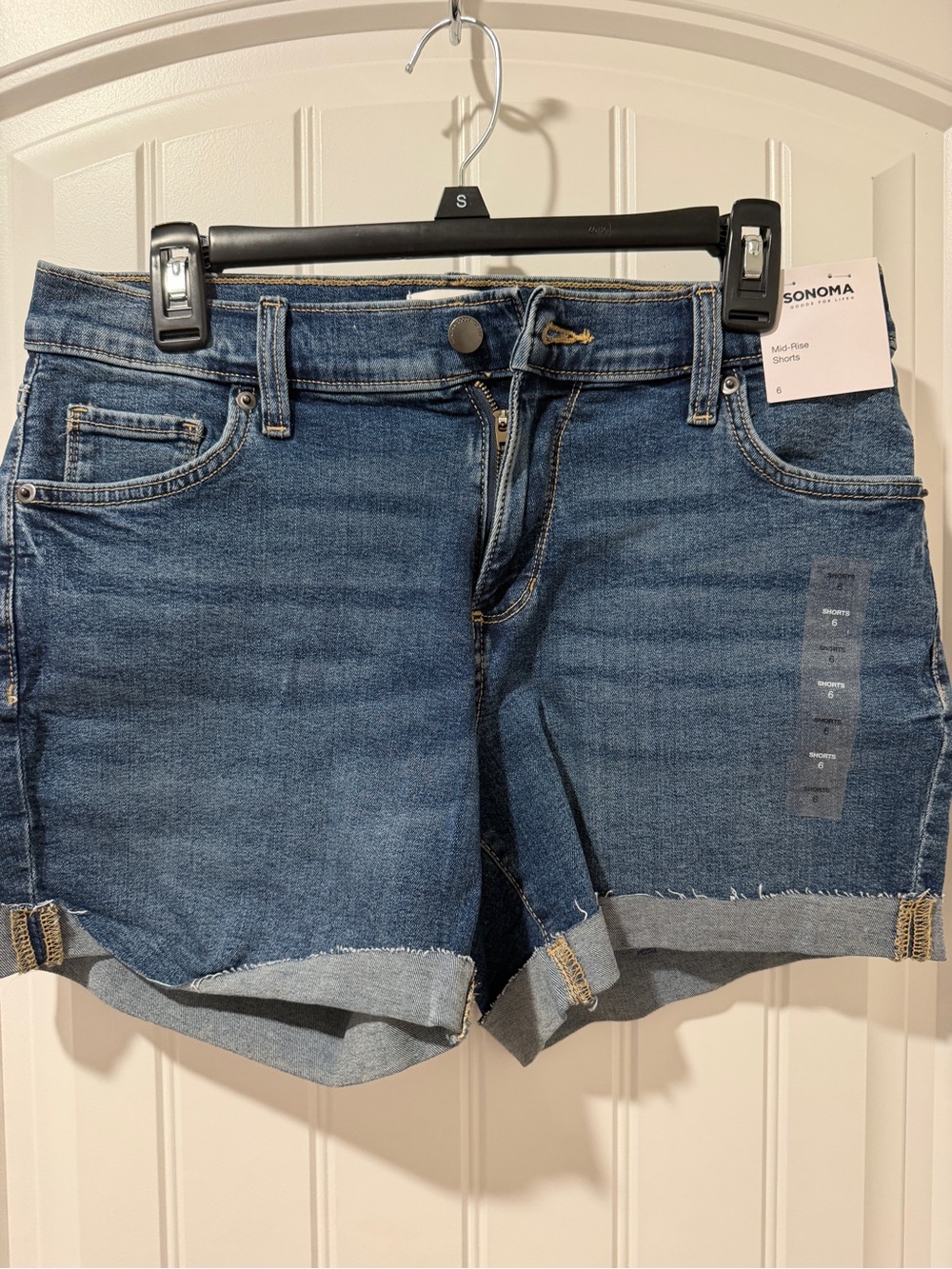 🌟 SONOMA Mid-Rise Roll-Cuff Denim Shorts – Size 6
